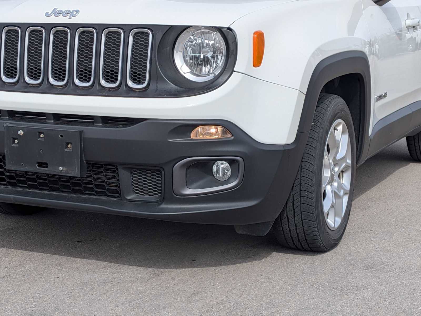 Used 2018 Jeep Renegade Latitude image 10