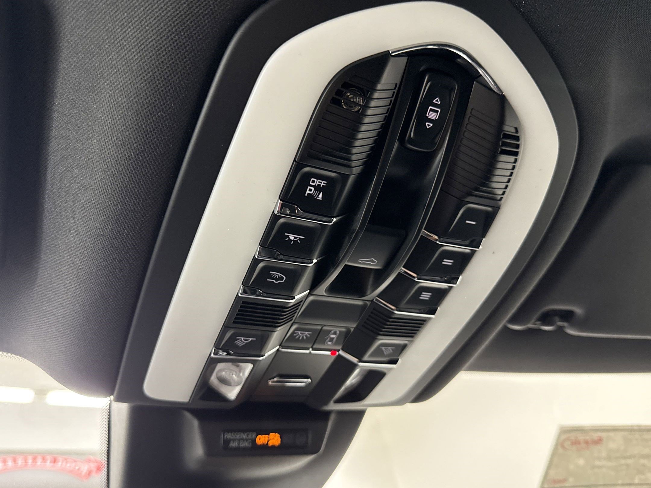 New 2025 Porsche Macan image 31