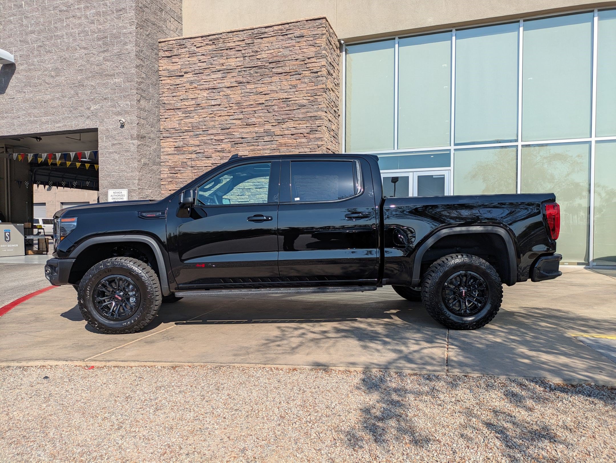 Used 2026 GMC Sierra 1500 AT4X w/ LPO, Black Badging Package AWD/4WD image 3