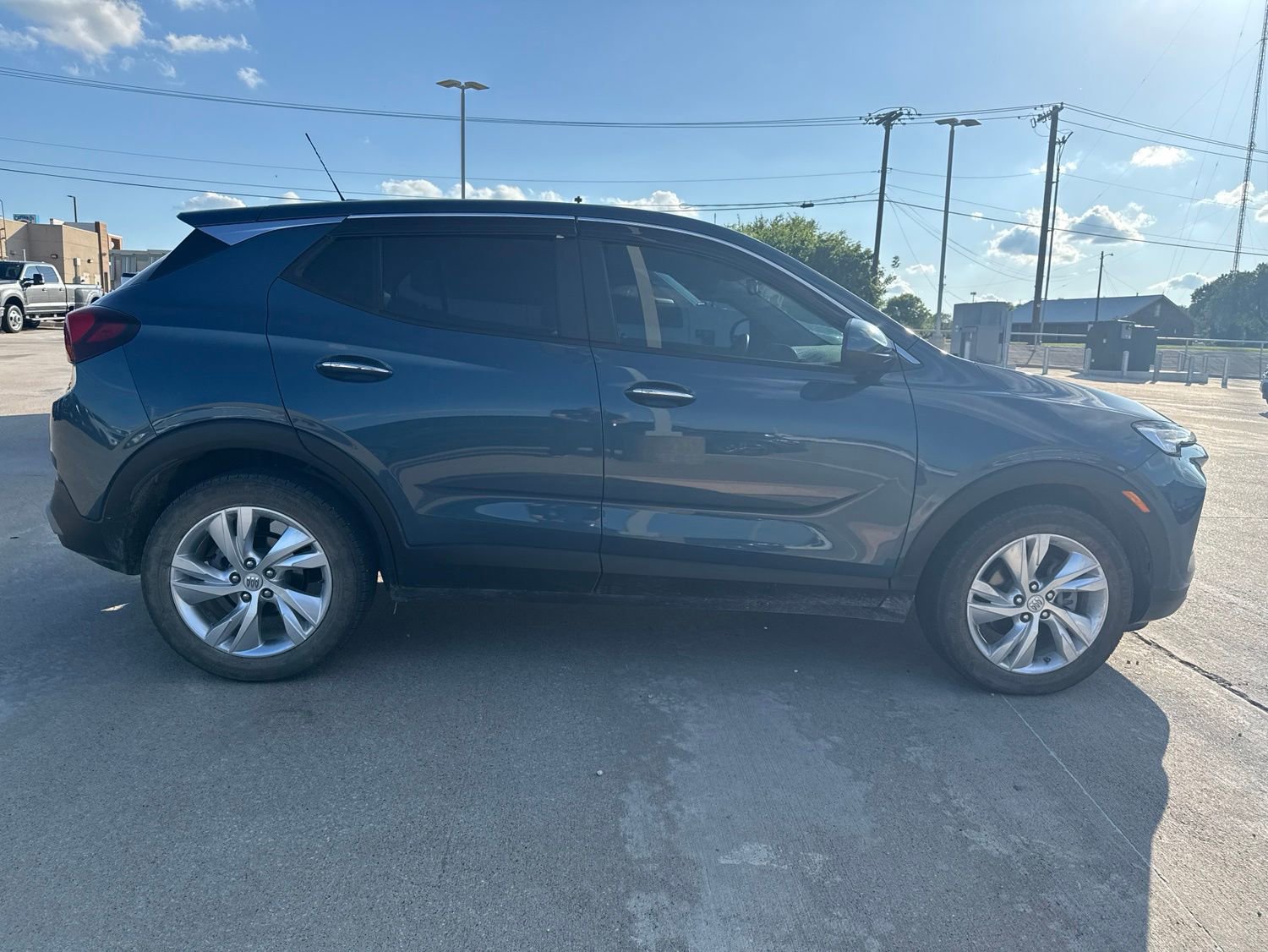 Used 2024 Buick Encore GX Preferred FWD image 2