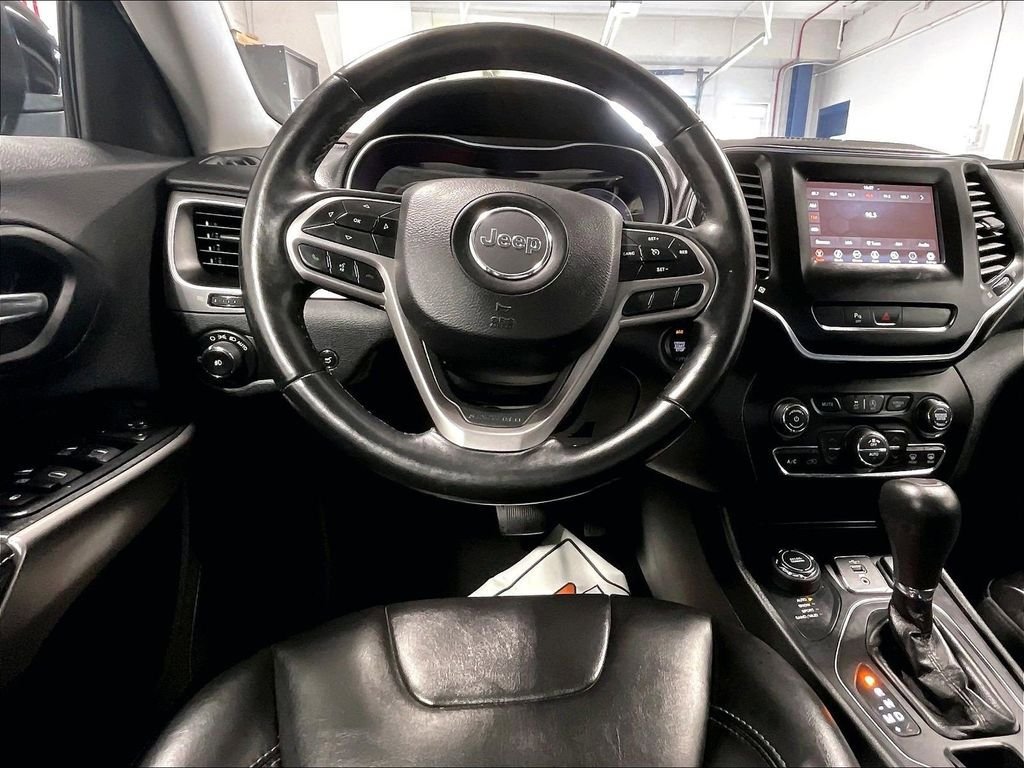 Used 2019 Jeep Cherokee Latitude Plus w/ Comfort/Convenience Group AWD/4WD image 17