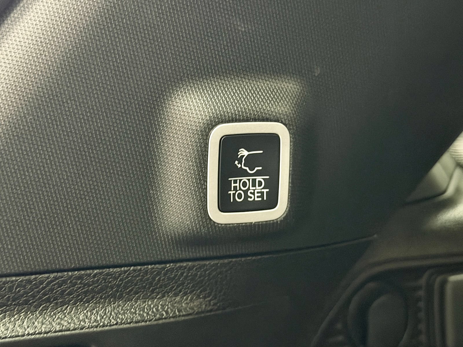Used 2024 Jeep Grand Cherokee Limited RWD image 16