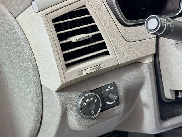 Used 2009 Chevrolet Traverse LT FWD image 12