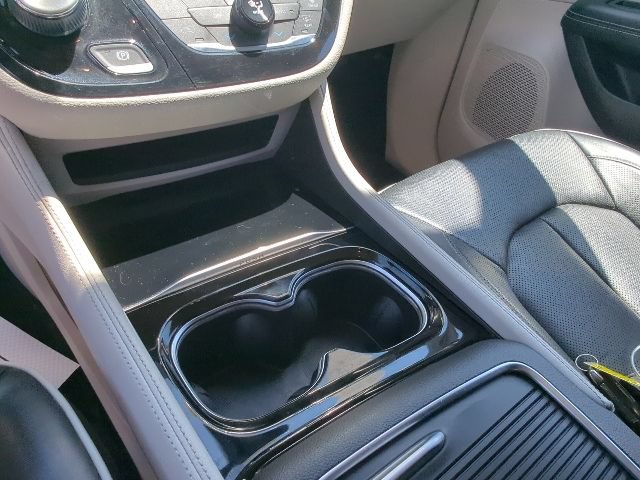 Used 2021 Chrysler Pacifica Limited FWD image 19