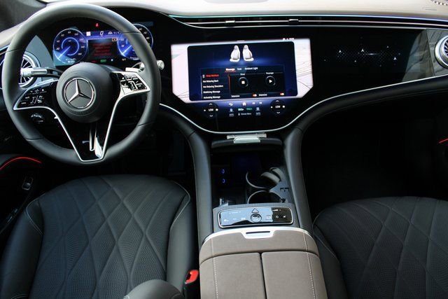 Used 2023 Mercedes-Benz EQS 580 4MATIC Sedan image 21