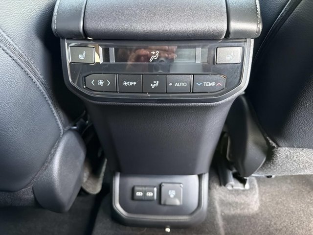 New 2026 Toyota Highlander Platinum AWD/4WD image 22