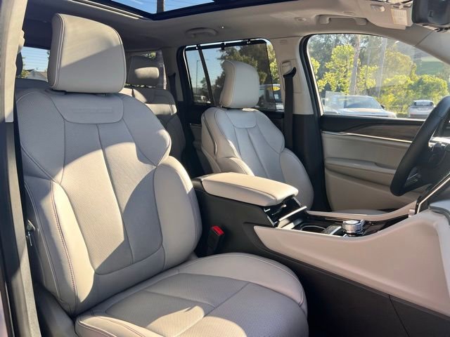 Used 2022 Jeep Grand Cherokee Overland w/ Advanced Protech Group III image 48