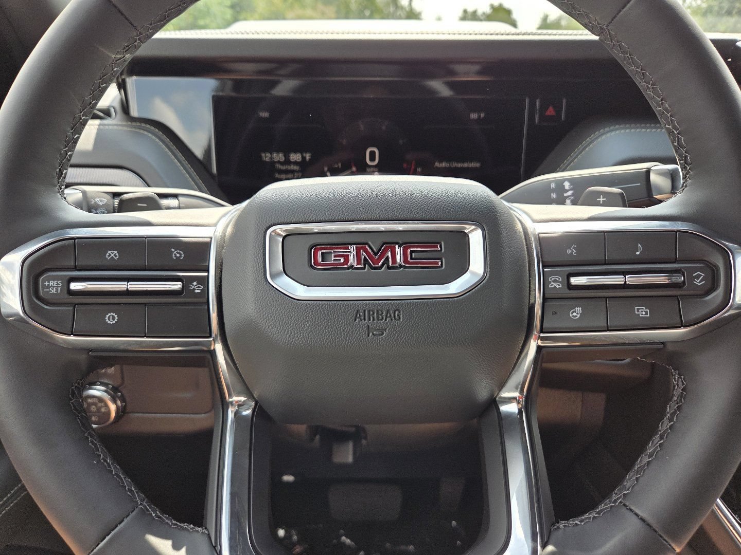 New 2026 GMC Yukon XL Elevation w/ LPO, Elevation Black Package AWD/4WD image 32