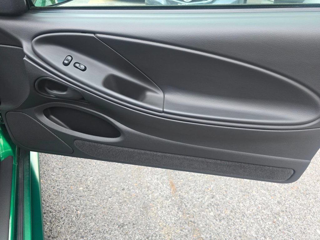 Used 2001 Ford Mustang Premium RWD image 12