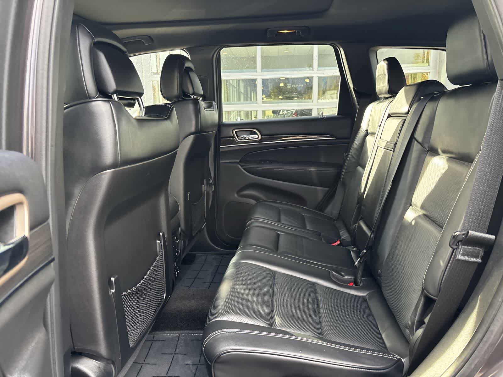 Used 2015 Jeep Grand Cherokee Overland w/ Advanced Technology Group AWD/4WD image 10