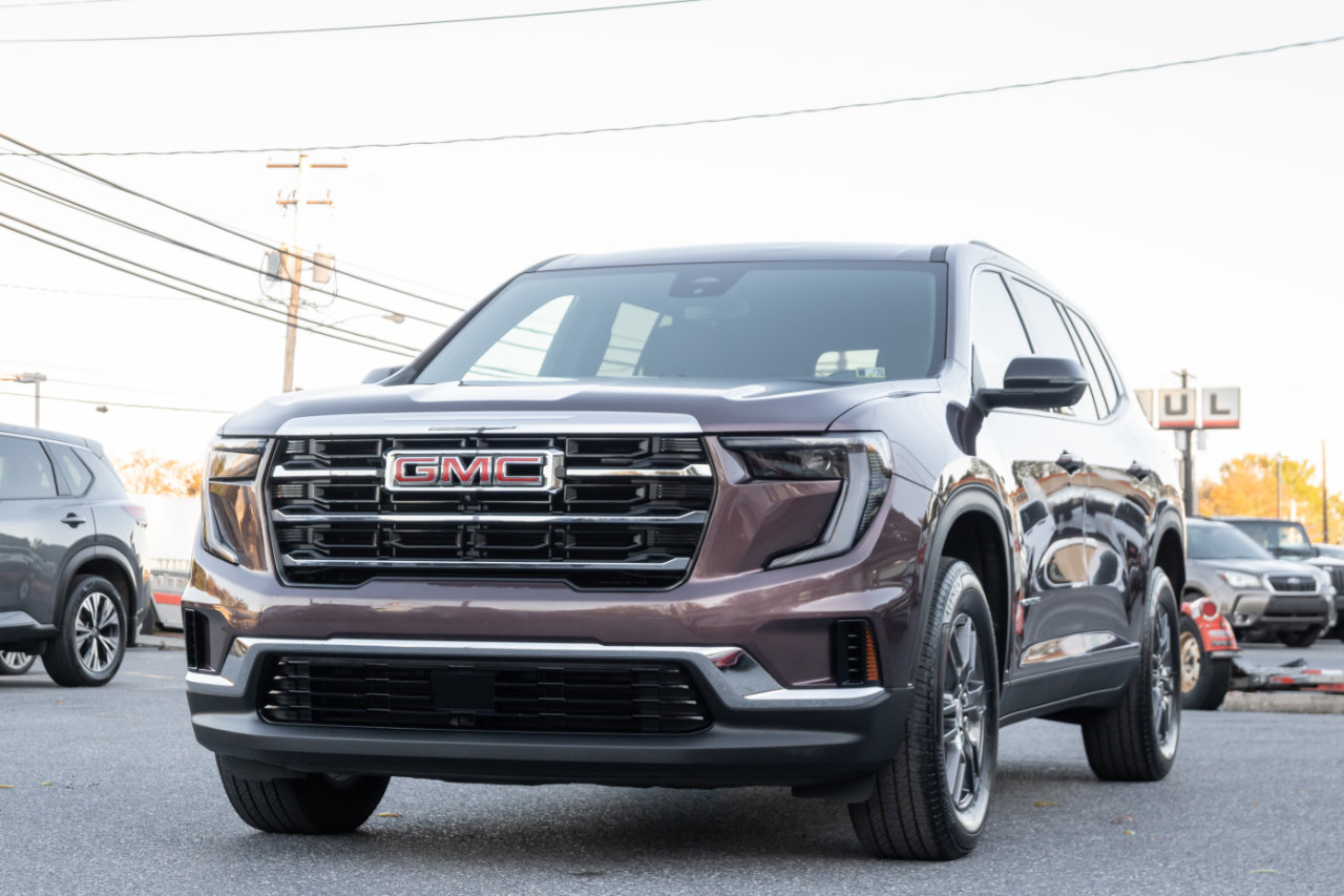 Used 2025 GMC Acadia Elevation image 5