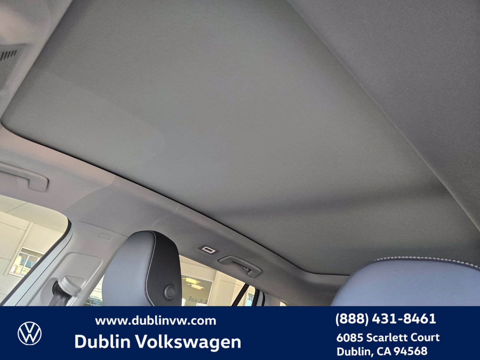 New 2026 Volkswagen Tiguan SE FWD image 16