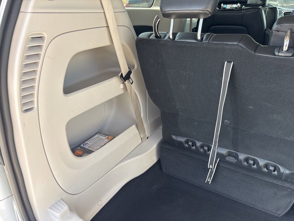 Used 2024 Chrysler Pacifica Touring-L FWD image 46