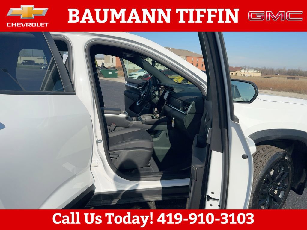 Used 2025 GMC Terrain Elevation w/ Elevation Premium Package FWD image 12