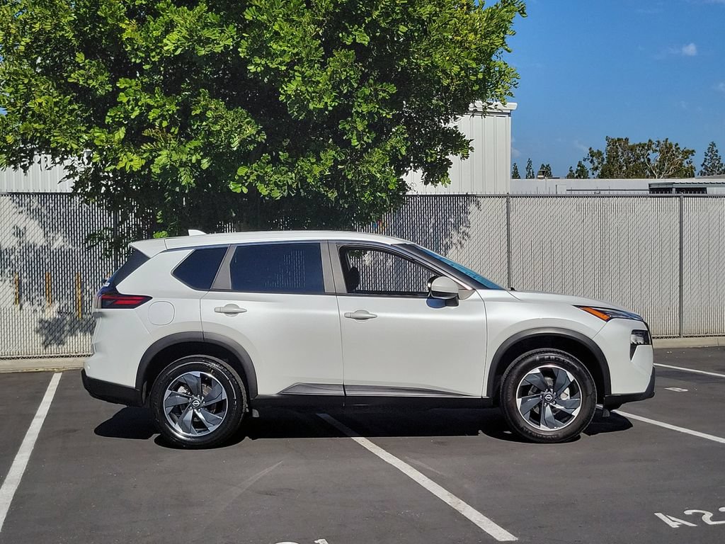 Used 2024 Nissan Rogue SV AWD/4WD image 34