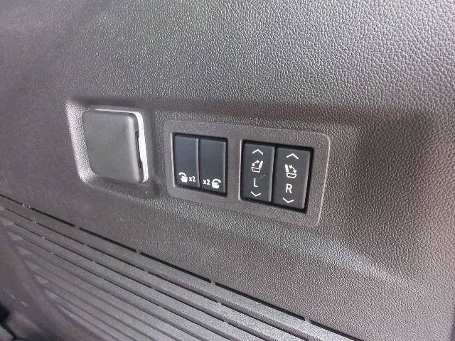 Used 2024 GMC Yukon Denali AWD/4WD image 17