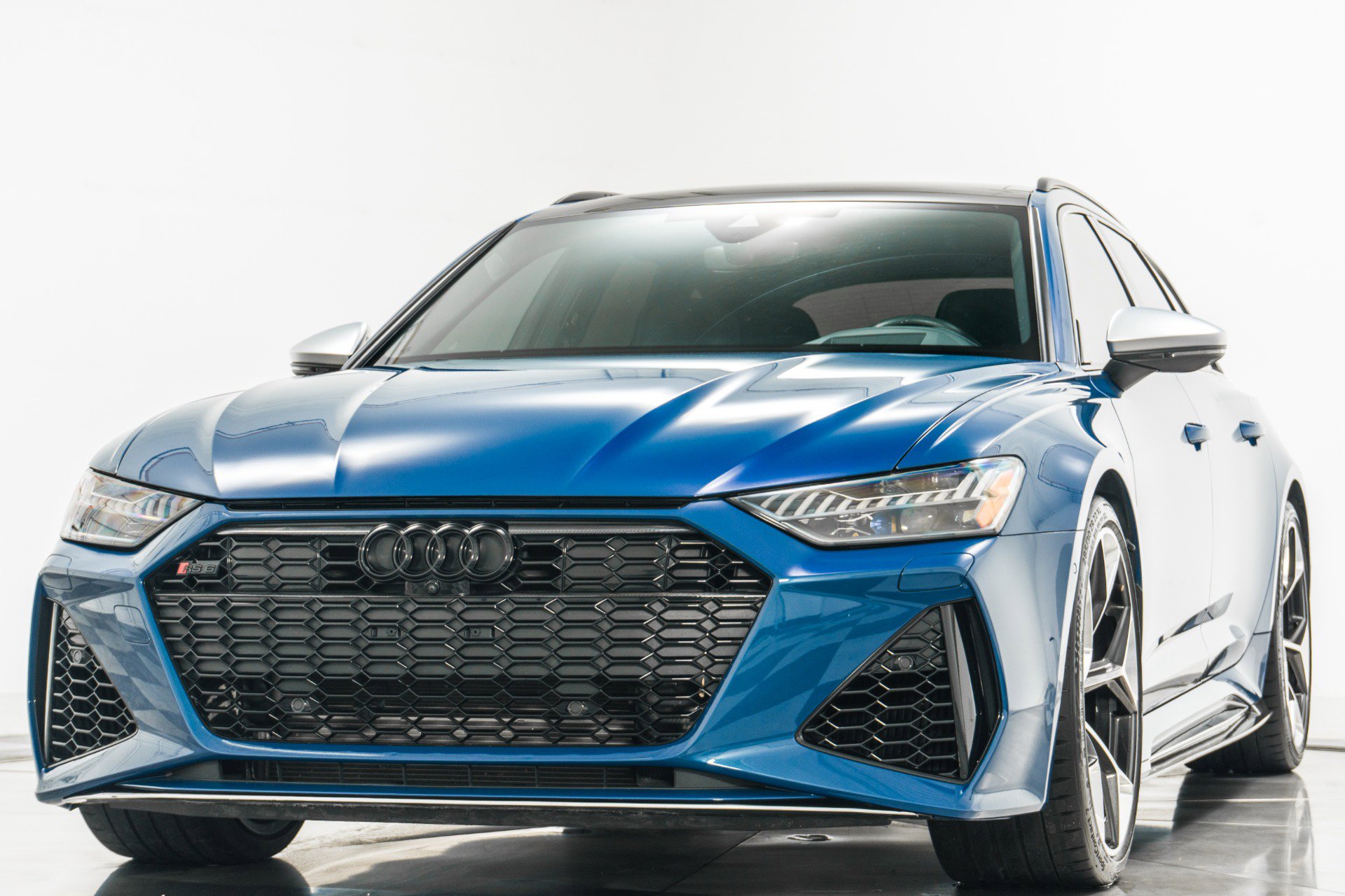 Used 2024 Audi RS 6 performance w/ Black Optic Package image 5