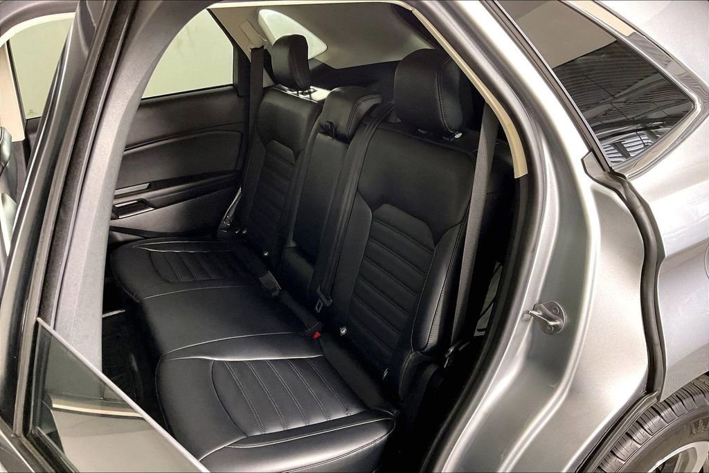 Used 2024 Ford Edge SEL w/ Convenience Package image 25