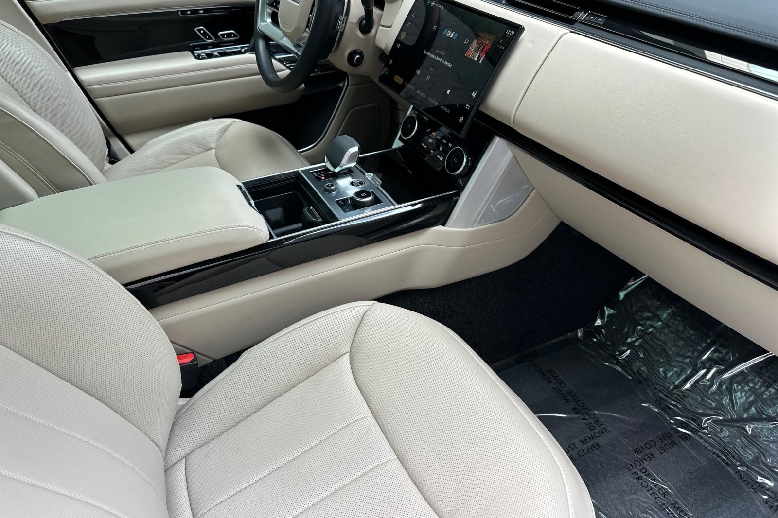 Used 2023 Land Rover Range Rover SE AWD/4WD image 16