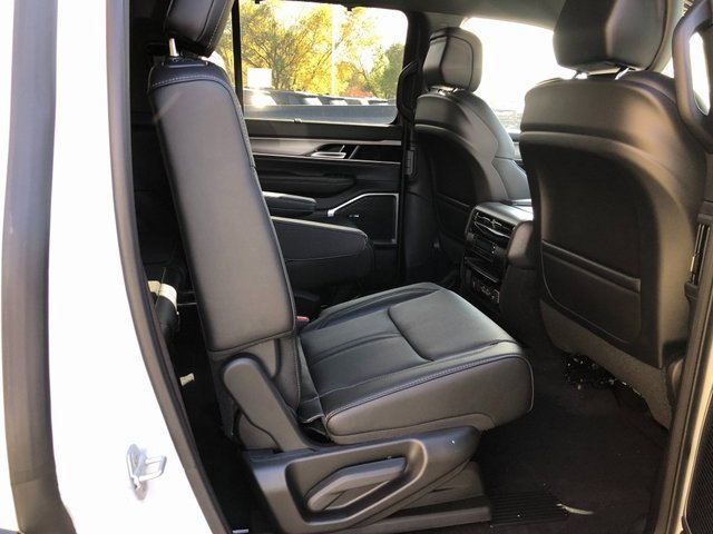 New 2025 Jeep Wagoneer Series II w/ Convenience Group I image 16