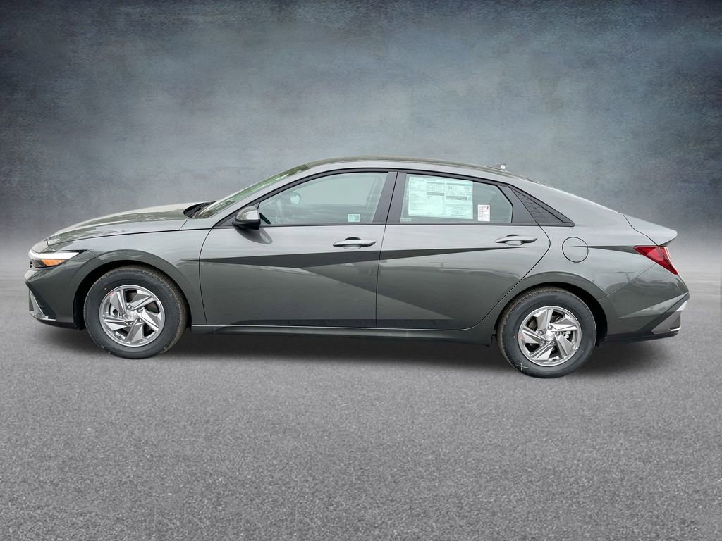 Used 2025 Hyundai Elantra SE image 28