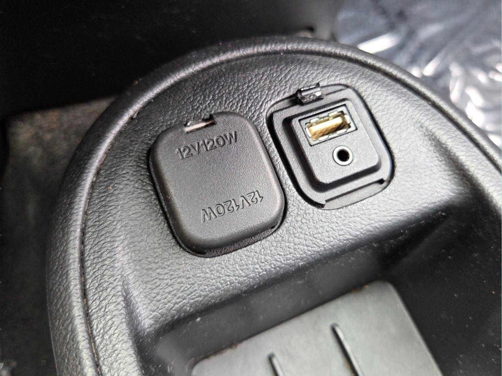 Used 2014 MAZDA MAZDA2 Sport FWD image 24