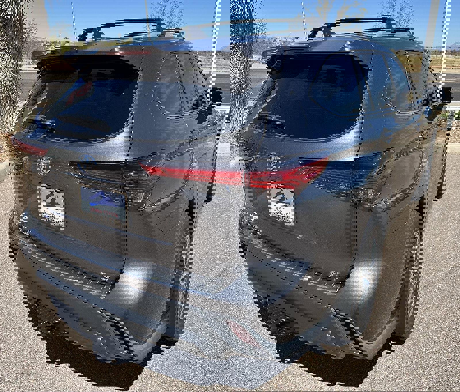 Used 2023 Toyota Highlander XLE image 5