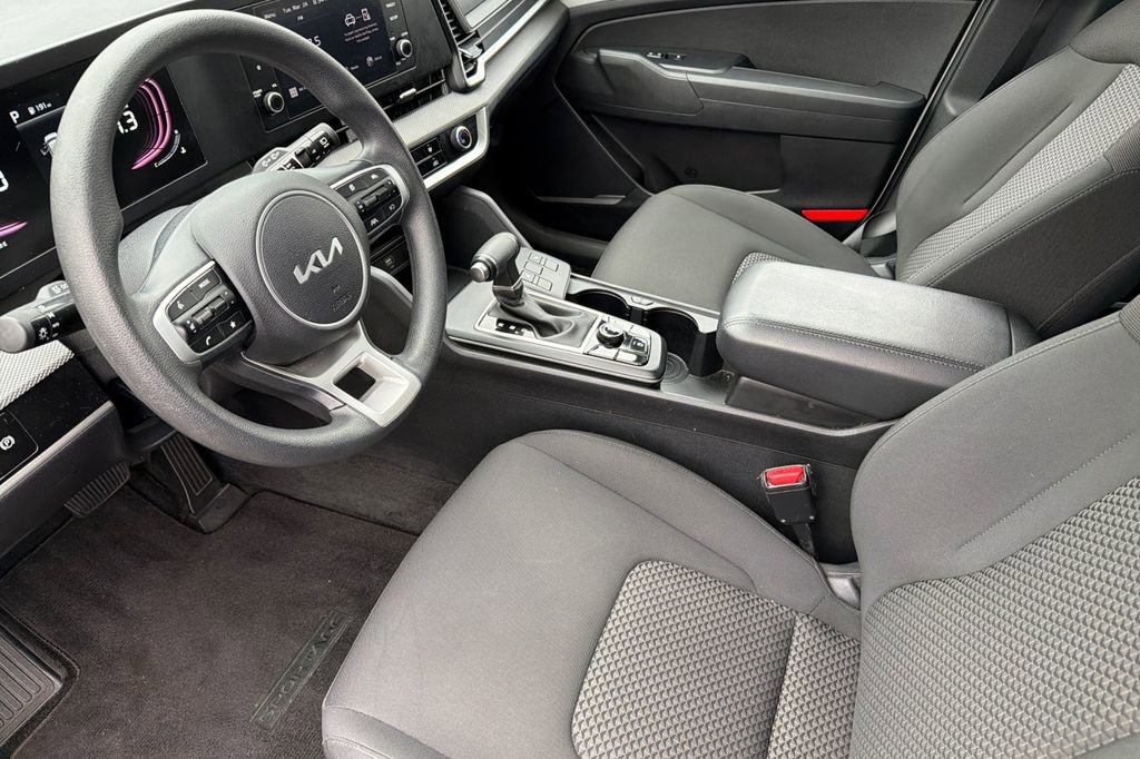 Used 2023 Kia Sportage LX image 7