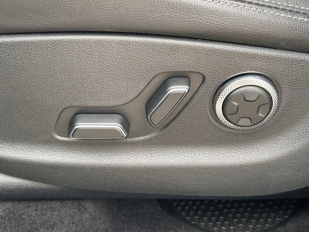 Used 2025 Genesis GV70 2.5T image 23