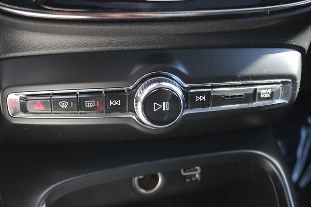 Used 2019 Volvo XC40 T5 Momentum image 8