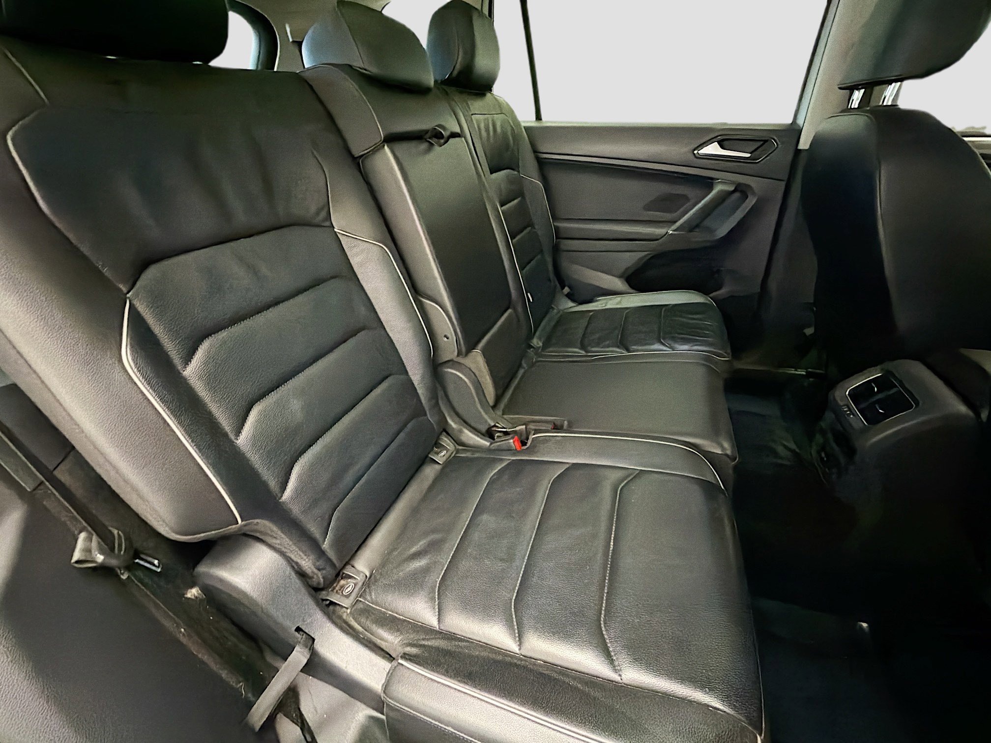 Used 2018 Volkswagen Tiguan SEL Premium FWD image 14