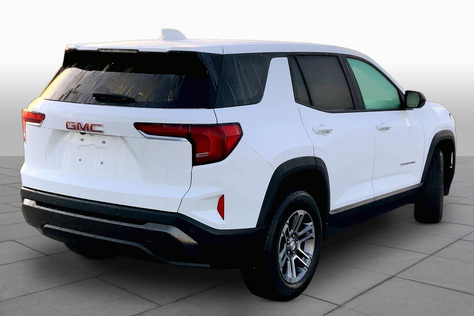 Used 2025 GMC Terrain Elevation image 12
