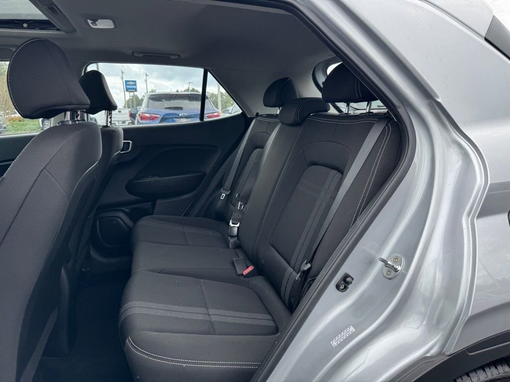 Used 2022 Hyundai Venue SEL w/ Cargo Package image 11