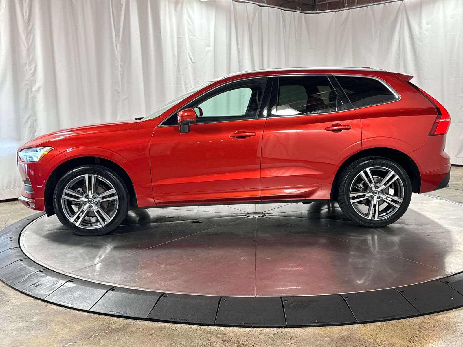 Used 2021 Volvo XC60 T5 Momentum w/ Advanced Package AWD/4WD image 8