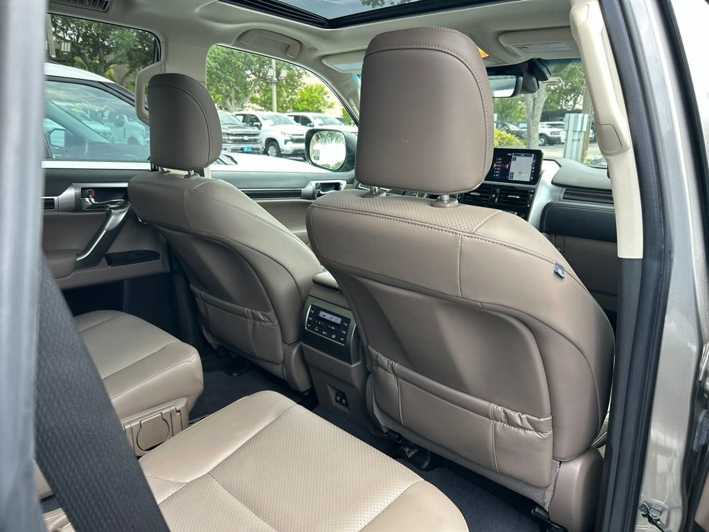 Used 2023 Lexus GX 460 Luxury w/ Sport Design Package AWD/4WD image 47