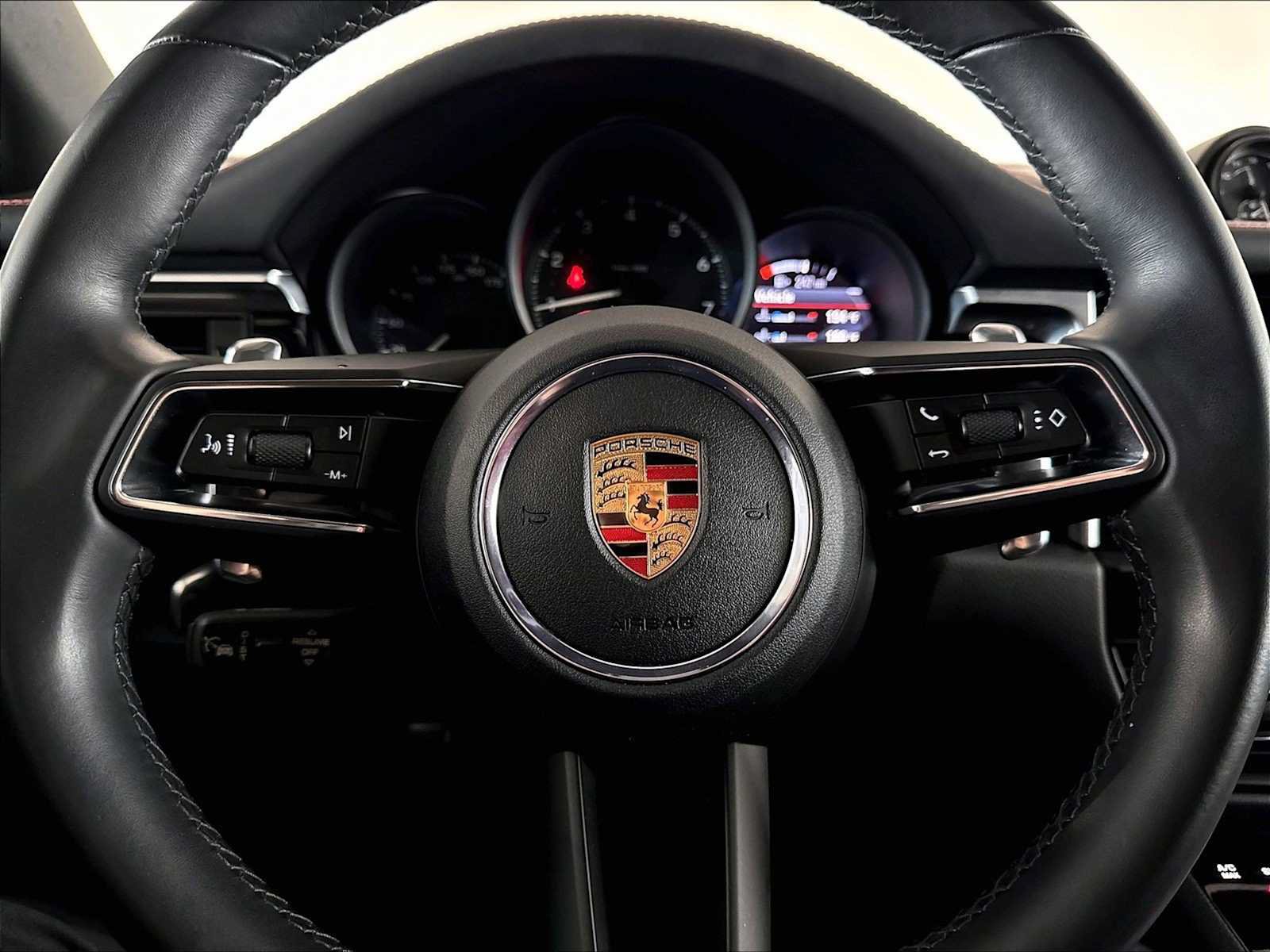 Used 2023 Porsche Macan AWD/4WD image 18