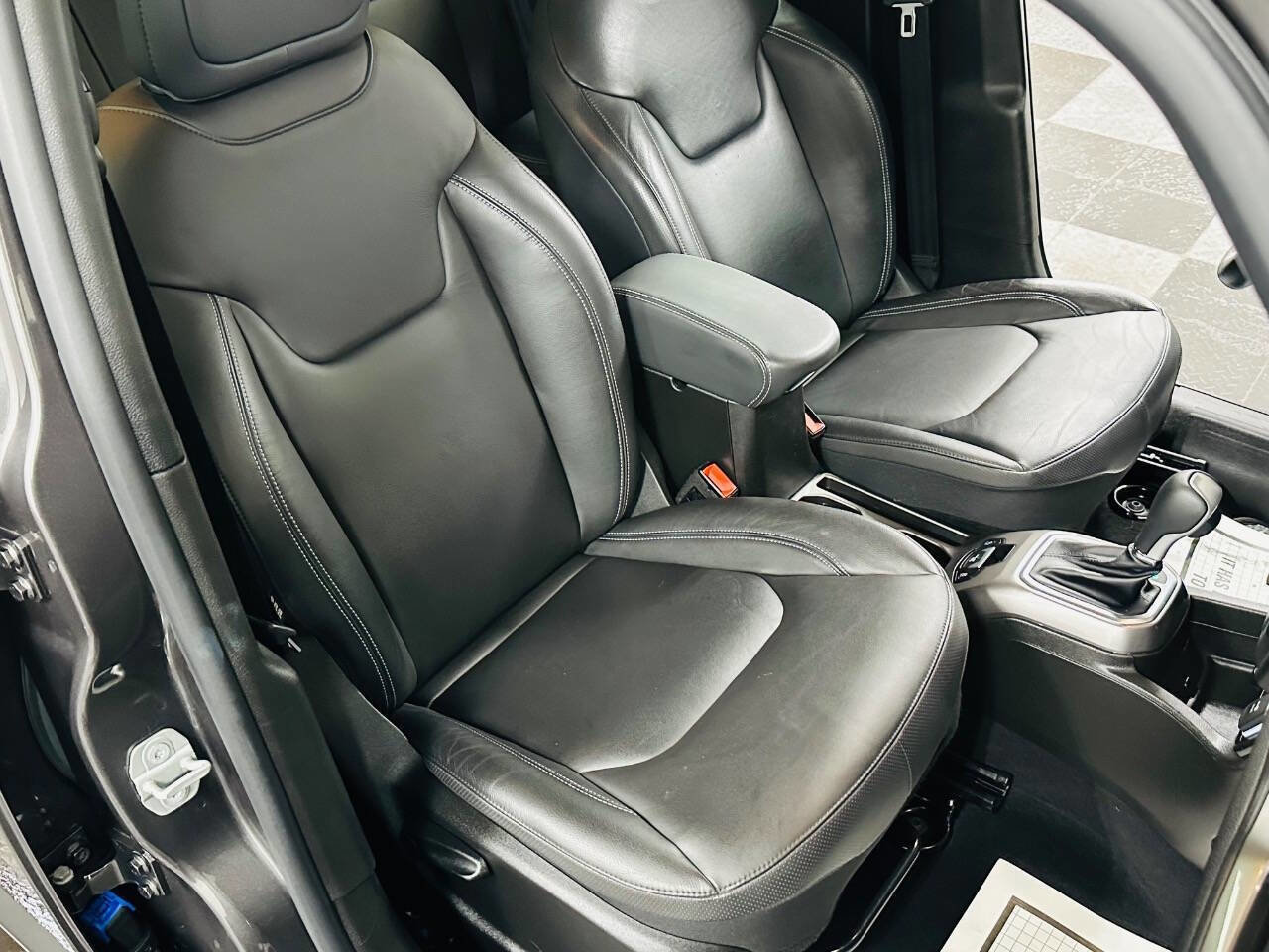 Used 2021 Jeep Renegade Limited w/ Sun & Sound Group image 21