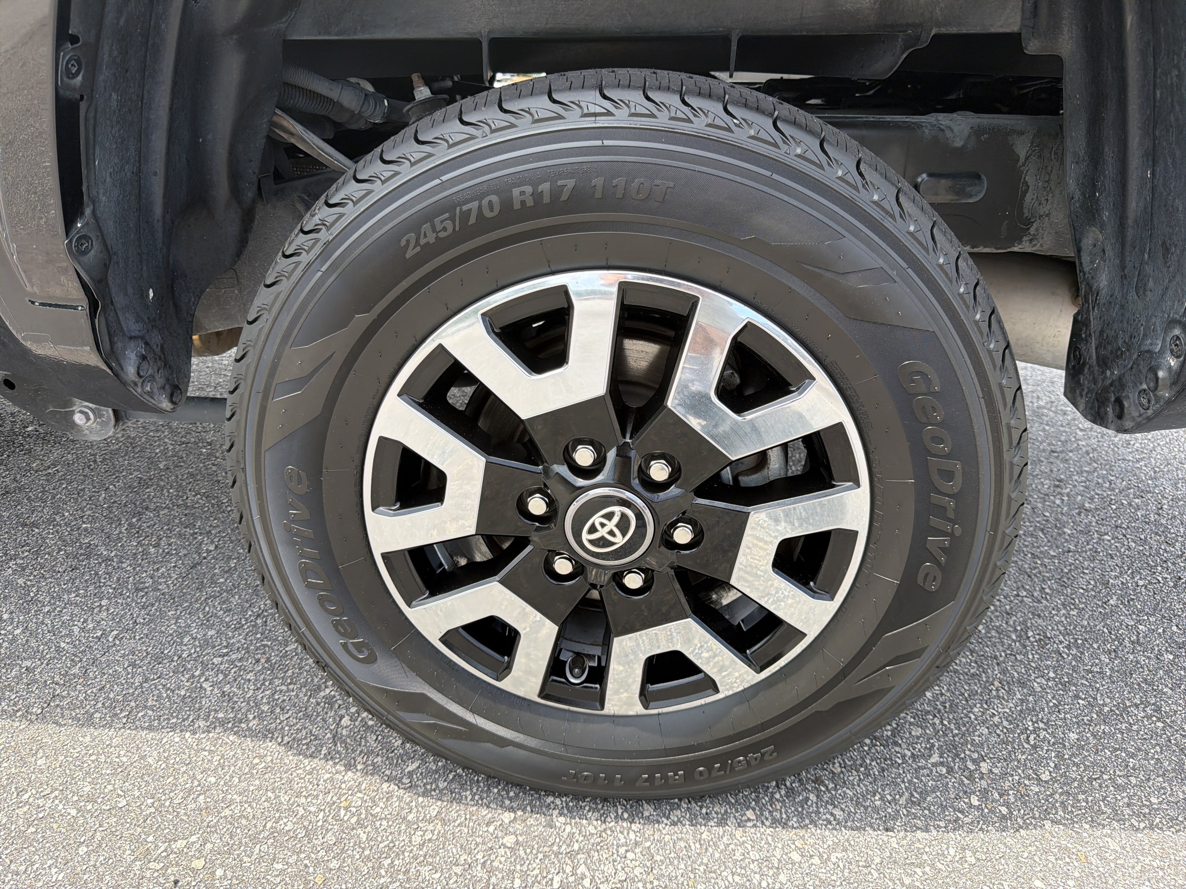 Certified 2024 Toyota Tacoma SR5 AWD/4WD image 30