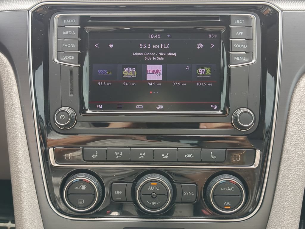 Used 2018 Volkswagen Passat 2.0T R-Line w/ R-Line Lighting Package FWD image 21
