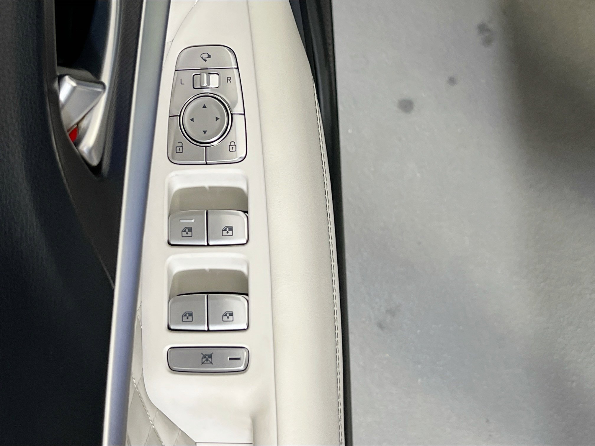 Used 2024 Genesis G70 3.3T Advanced w/ Sport Prestige Package image 18