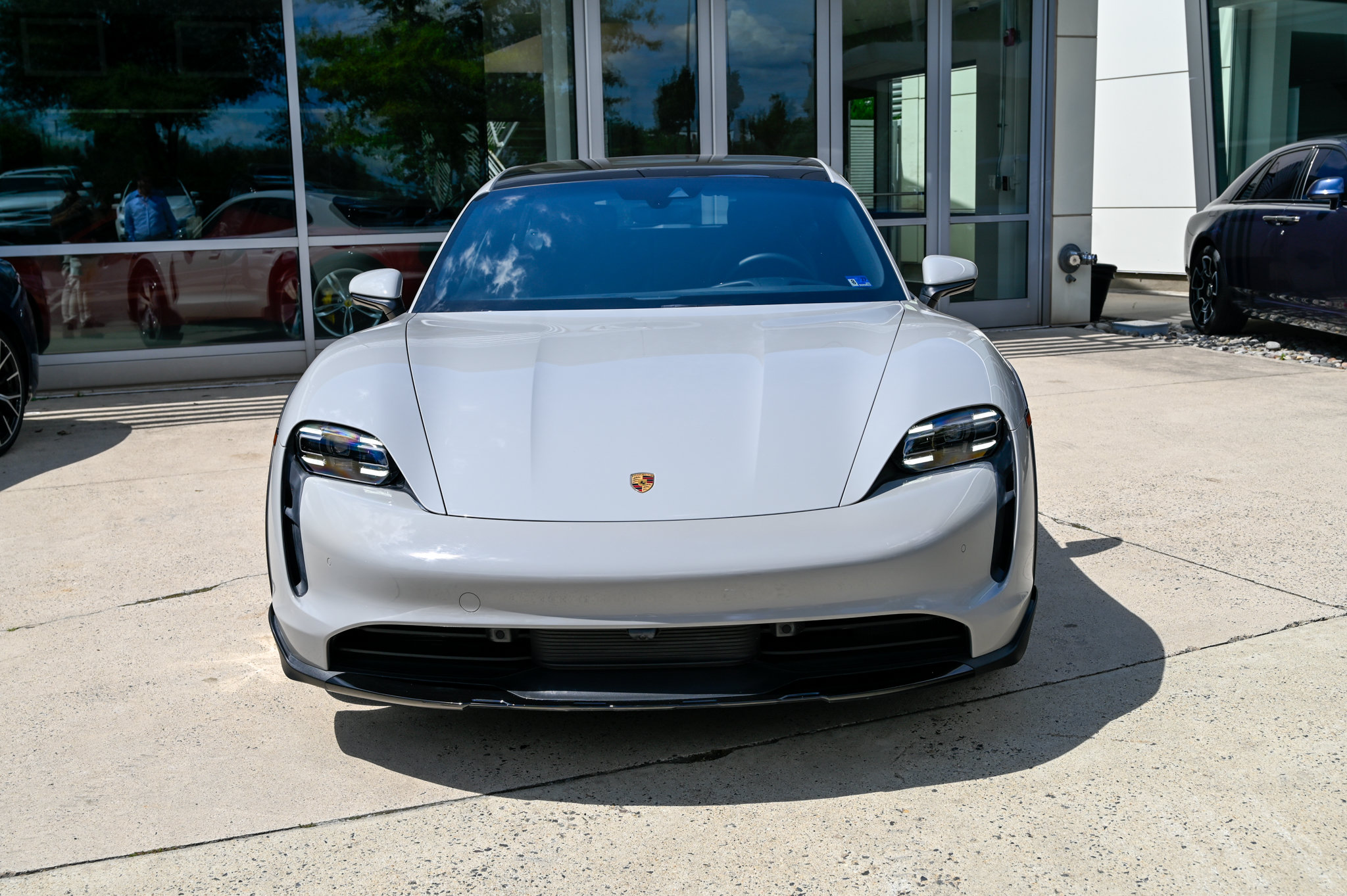 Used 2023 Porsche Taycan 4S AWD/4WD image 2