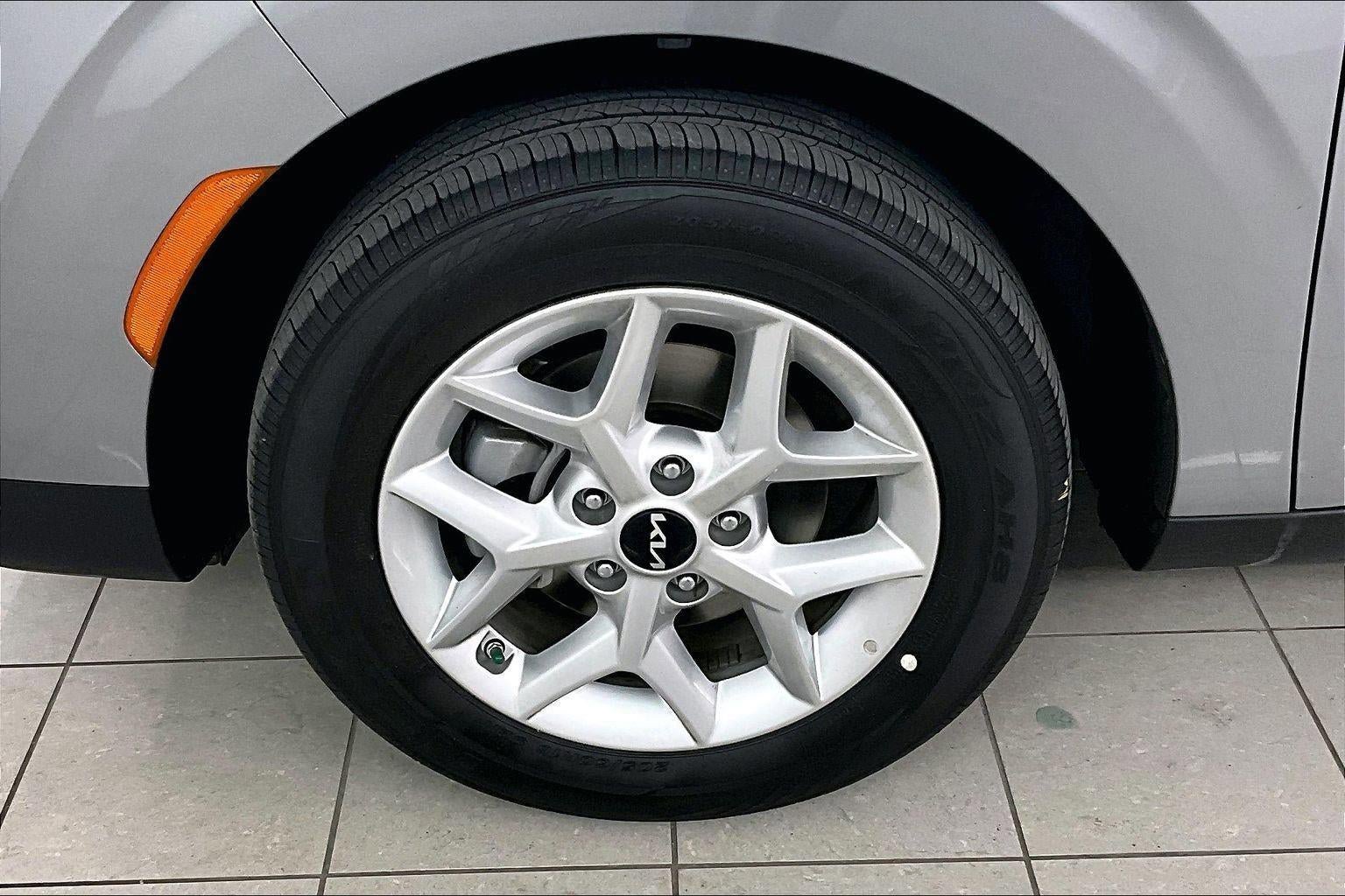Used 2025 Kia Soul LX FWD image 34