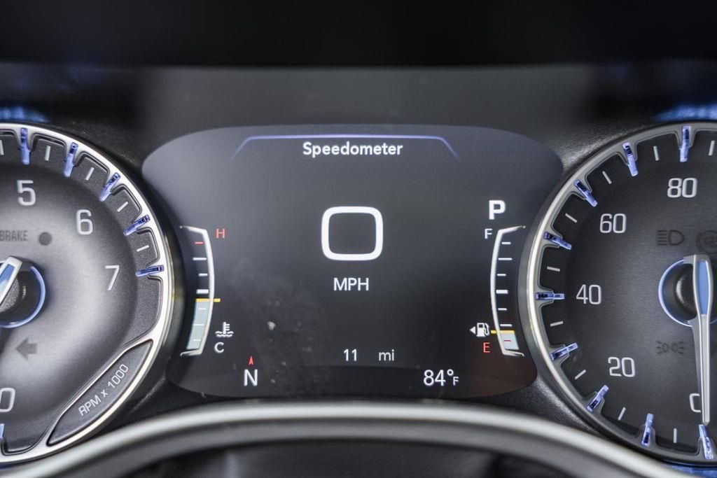 New 2025 Chrysler Pacifica Select FWD image 37