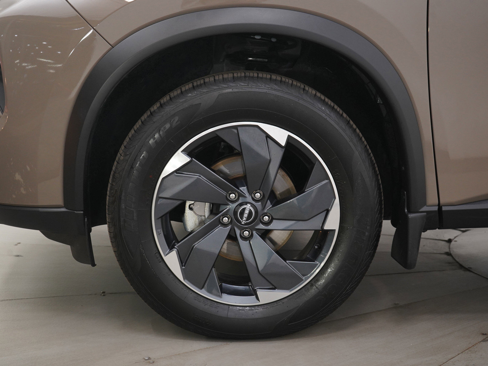 Used 2025 Nissan Rogue SV w/ SV Premium Package image 31