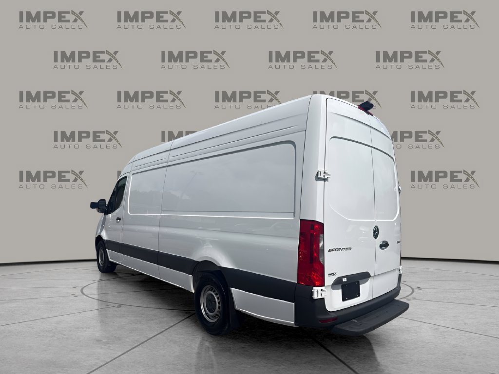 Used 2025 Mercedes-Benz Sprinter 2500 image 3