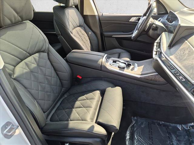 Used 2026 BMW X7 xDrive40i w/ Premium Package AWD/4WD image 22