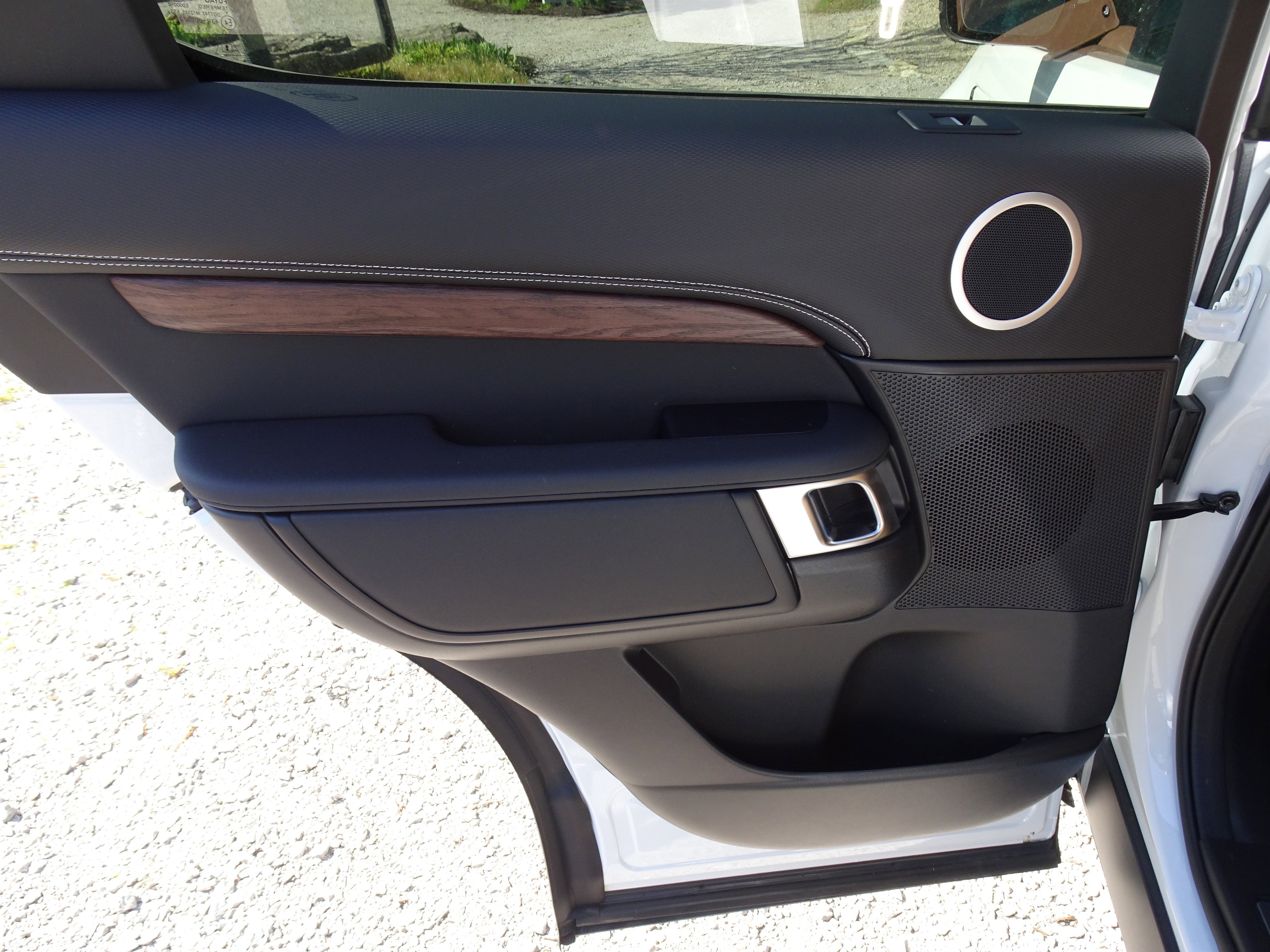 New 2025 Land Rover Discovery Dynamic SE image 22