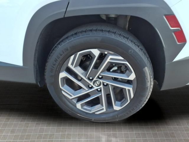Used 2025 Hyundai Tucson Limited AWD/4WD image 12