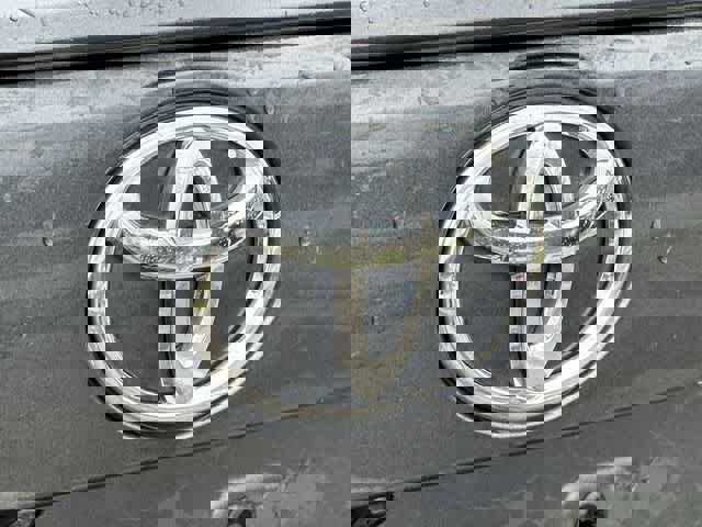 Used 2025 Toyota RAV4 SE image 17