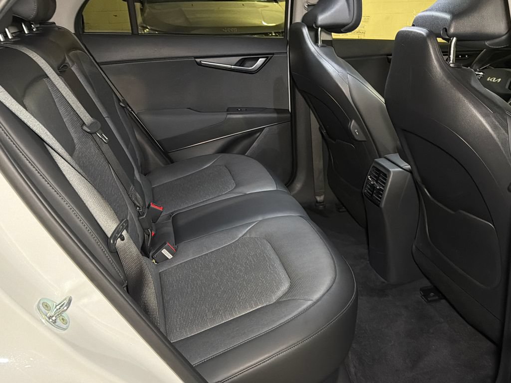 Certified 2023 Kia Niro Wave FWD image 16